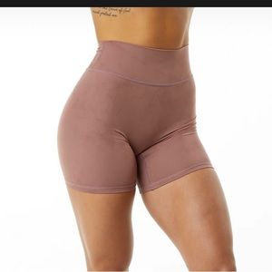 Alphalete Alphalux wonder 6” shorts in dusty rose